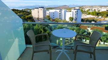 Habitación doble Deluxe, balcón | Vista del balcón
