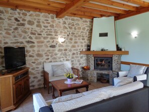 Televisie en een open haard