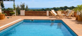 Family Villa - Pals with a private pool and panoramic sea views