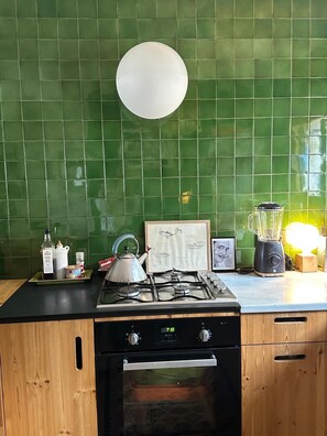 Kühlschrank, Ofen, Herdplatte, Geschirrspüler