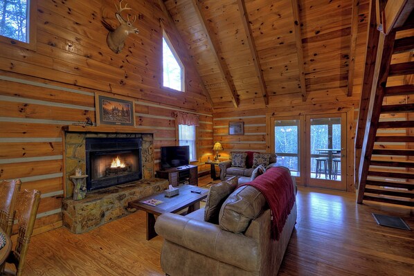 Smart-tv och eldstad