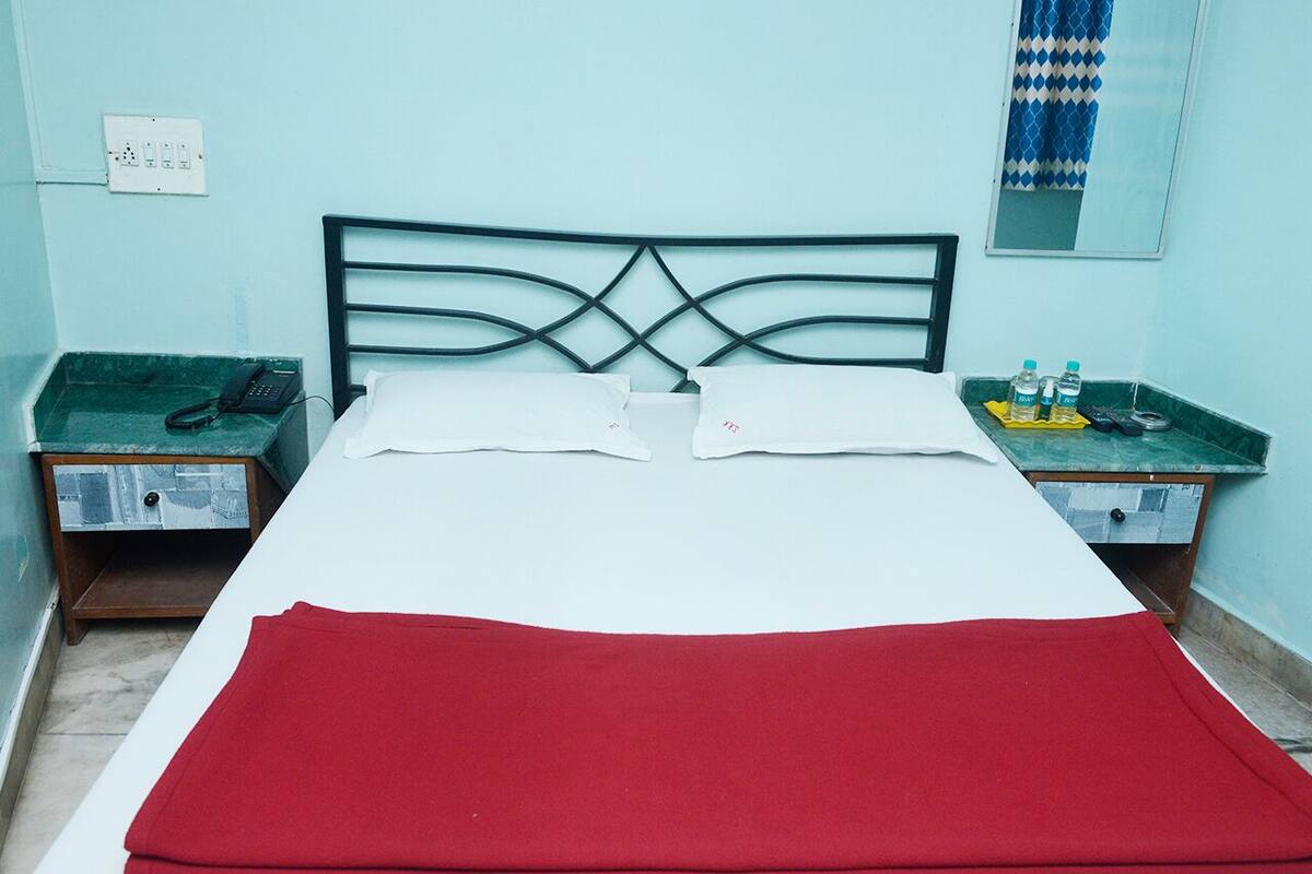 Quarto standard | Roupas de cama premium, escrivaninha, cortinas blackout