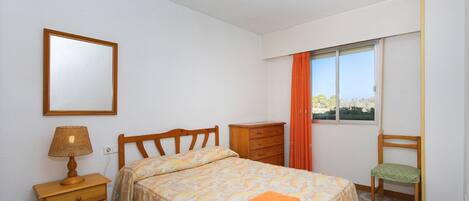 2 sovrum, strykjärn/strykbräda och sängkläder