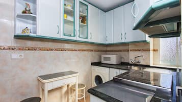 雪櫃、微波爐、焗爐、咖啡機/沖茶器