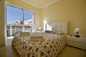 4 chambres, fer et planche à repasser, Wi-Fi, draps fournis