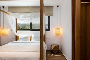 3 bedrooms, in-room safe, iron/ironing board, free WiFi