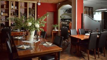 Petit déjeuner, déjeuner et dßner servis sur place