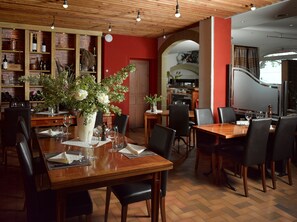 Frokost, lunsj og middag serveres