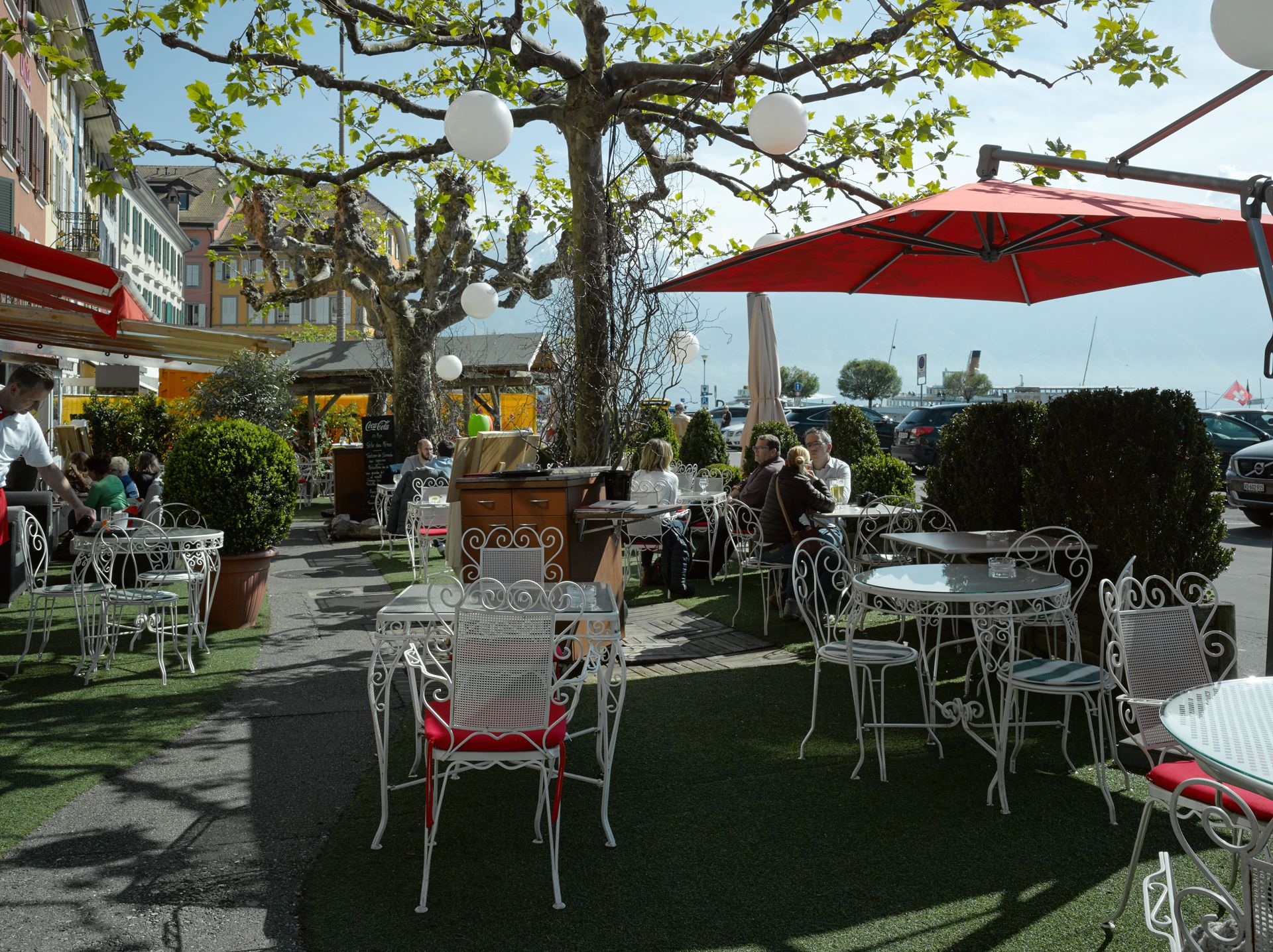 breakfast, lunch and dinner served