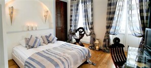 Superior-dobbeltværelse - delvis søudsigt | Premium-sengetøj, skrivebord, mørklægningsgardiner, gratis Wi-Fi