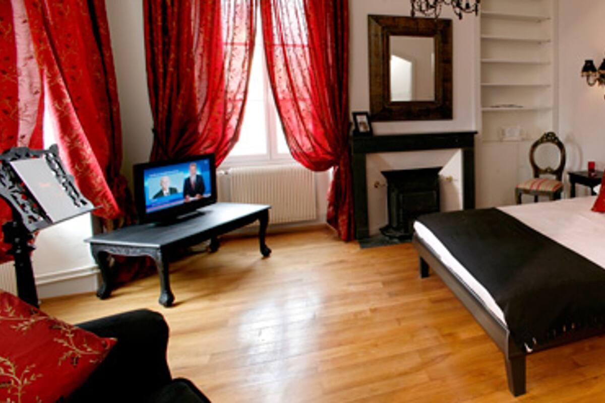 Ropa de cama de alta calidad, escritorio y cortinas blackout 