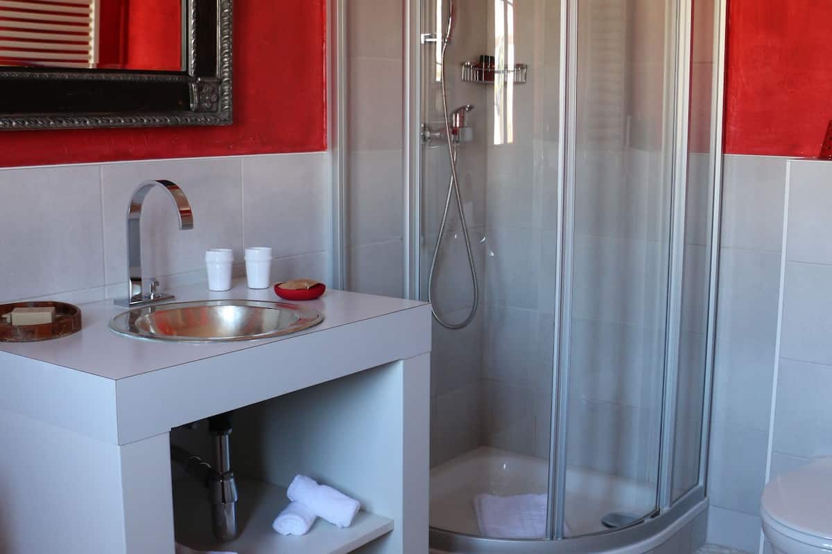 suite, partial lake view | bathroom | shower, free toiletries, towels