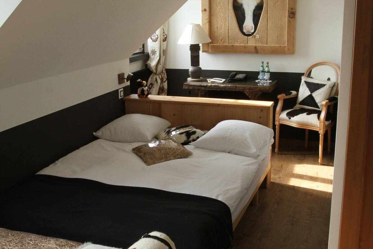 Ropa de cama de alta calidad, escritorio y cortinas blackout 