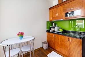 Appartamento Standard, vista giardino | Cucina privata | Bollitore elettrico