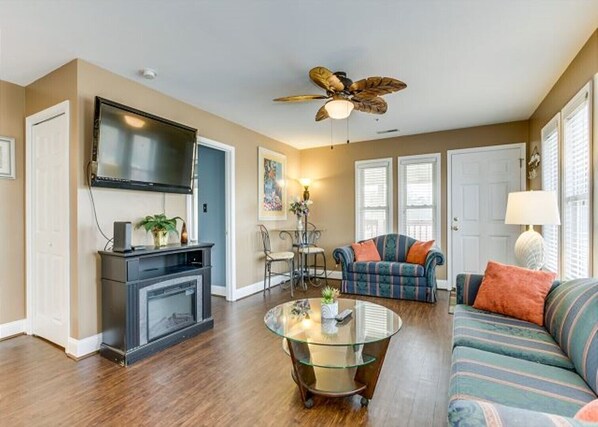 Smart TV, fireplace
