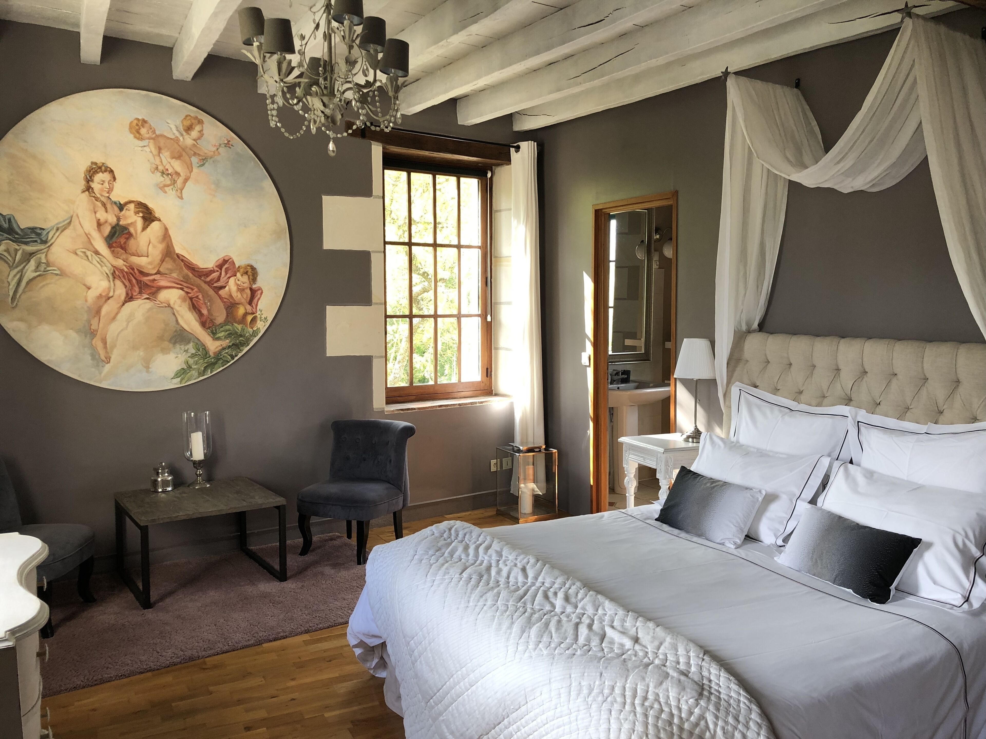 5 dormitorios, sistema de insonorización, tabla de planchar con plancha