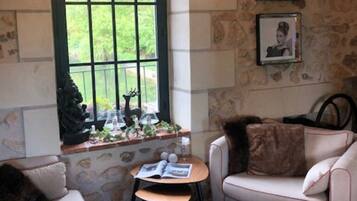 Tv, pejs, dvd-afspiller