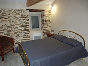 3 bedrooms, iron/ironing board