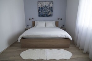 4 bedrooms, iron/ironing board, WiFi