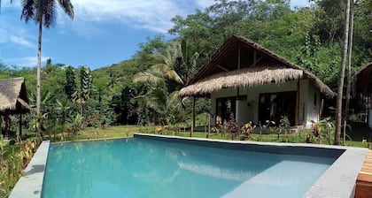 Bungalow tropical king bed