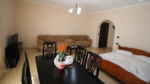 Exclusive Apartment, Multiple Beds, Sea View | In-room safe, desk, laptop workspace, soundproofing - Villa Paradise (Sarandë)