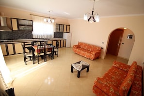 Deluxe Apartment, Multiple Beds, Sea View | Living area | Fireplace - Villa Paradise (Sarandë)
