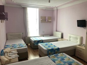 Quadruple Room | Free WiFi, bed sheets - Akdogan Hotel (Çanakkale)