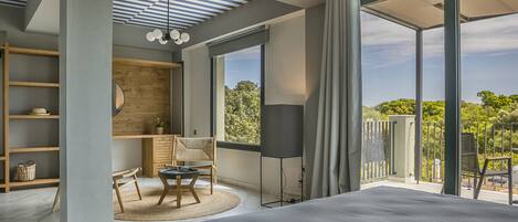 3 bedrooms, in-room safe, iron/ironing board, travel cot