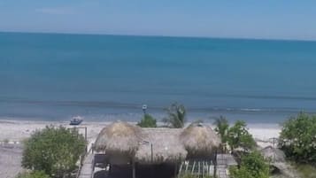 Camastros y toallas de playa