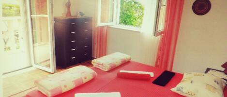 2 bedrooms, WiFi, bed sheets