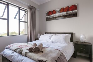 2 bedrooms, iron/ironing board, internet, bed sheets - #AlimamaSpaces: The Manson's Ridge (Halfway Gardens)