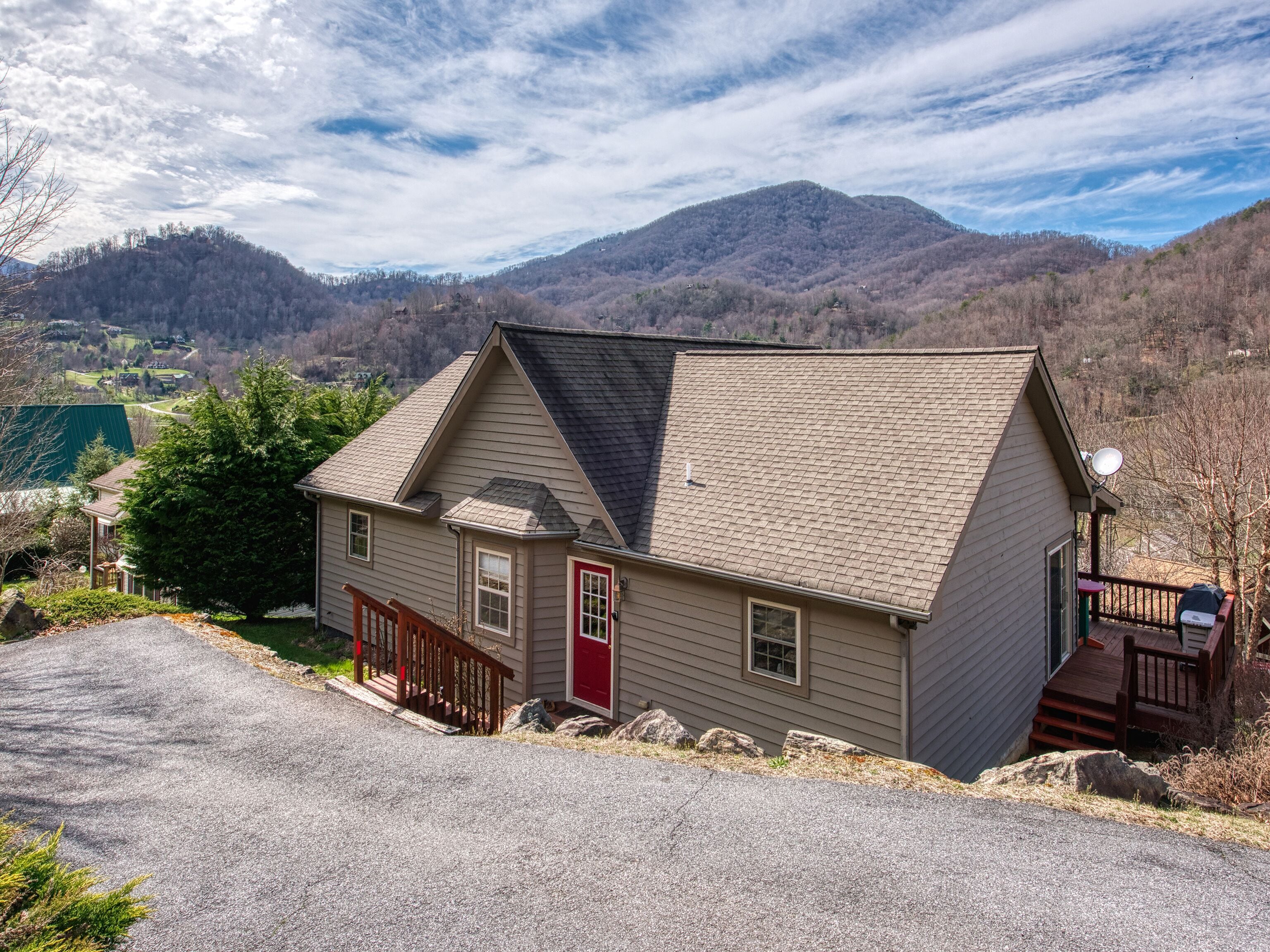 2 BD 2 BA Cottage, Paved Access, Close to Town, Super Views, Cable, WIFI,