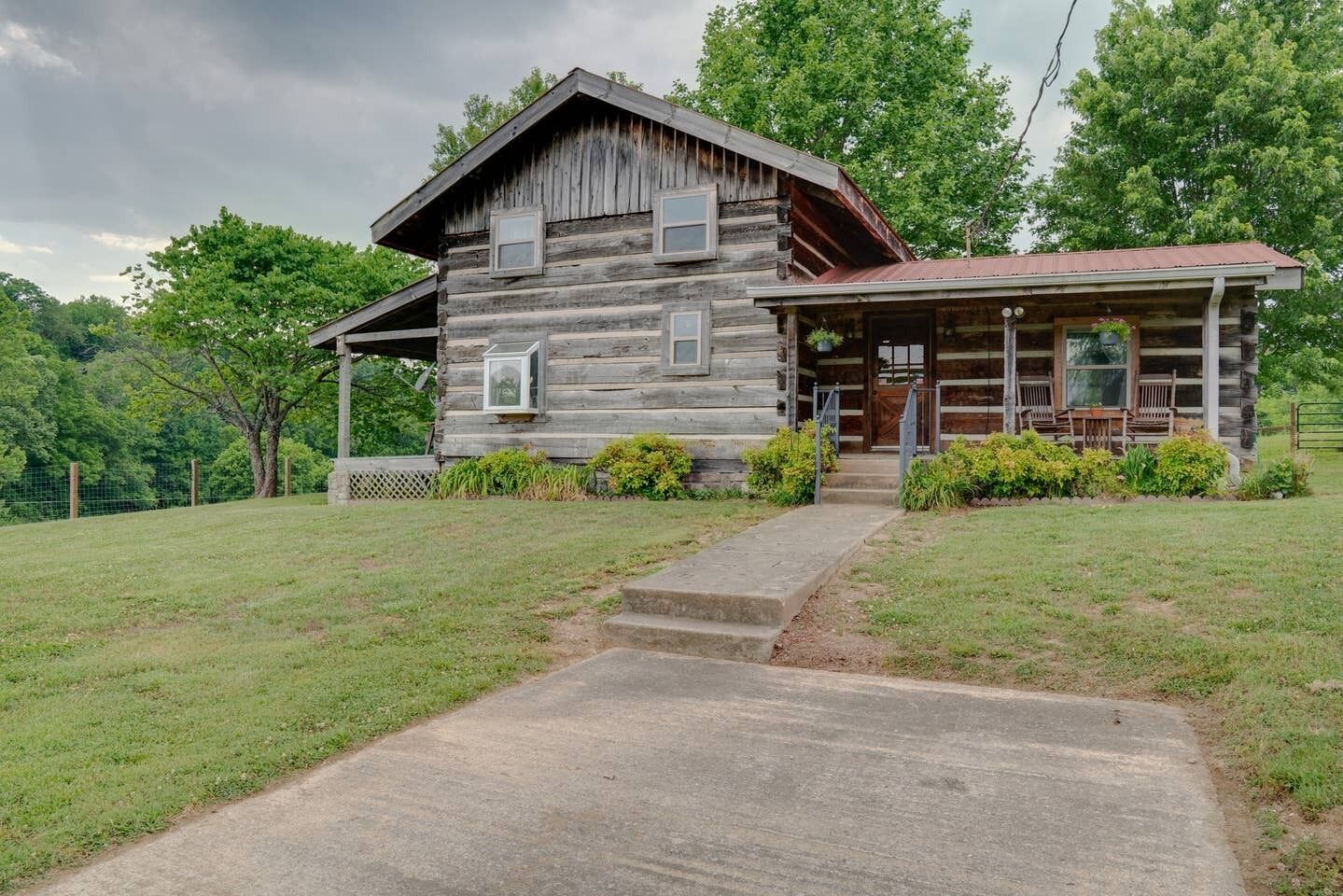 Please go to/book through The Cabin at Roney Creek Ranch