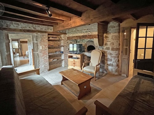 Gîte isolé et paisible aux Monts de la Madeleine avec animaux admis