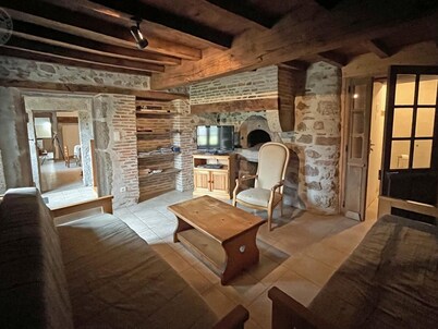 Secluded and peaceful cottage in Monts de la Madeleine, pet-friendly