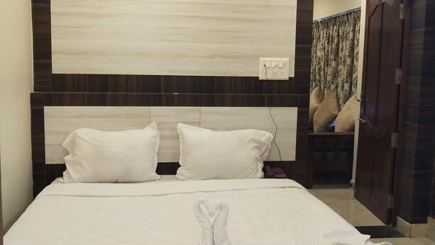 WiFi (free), bed sheets - Vasantharaja Inn (Puducherry)