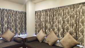 Living area - Vasantharaja Inn (Puducherry)