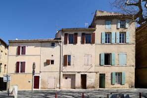 Exterior - ⭐ Le Platane Apartment - 2nd Floor - Enjoy Provence (Pertuis)