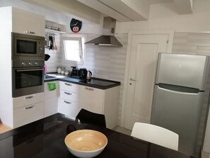 Appartement, plusieurs lits, terrasse | Cuisine privée