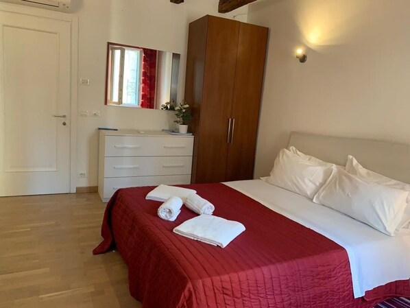 Room, 1 Bedroom, Balcony