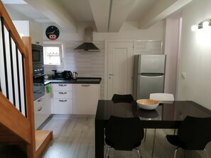 Apartment, Multiple Beds, Terrace | Private kitchen