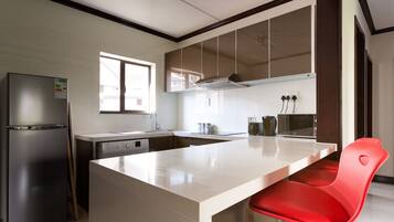 Fridge, microwave, oven, stovetop