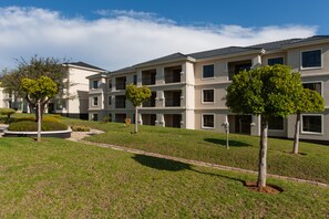 Exterior - #AlimamaSpaces: Acres Apartment (Maroeladal)