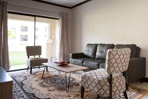 TV - #AlimamaSpaces: Acres Apartment (Maroeladal)