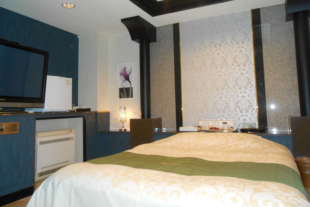 Edredons de pluma, cortinas blackout, Wi-Fi de cortesia, roupa de cama