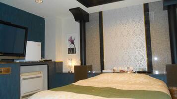 Down comforters, blackout drapes, free WiFi, bed sheets