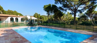 Madroños by Danlux Invest. Rustic house whith big garden and pool