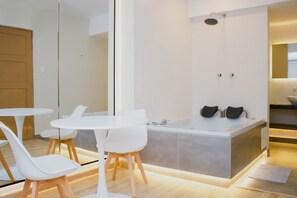 Comfort Studio Suite | Premium bedding, down comforters, minibar, desk