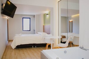 Comfort Studio Suite | Premium bedding, down comforters, minibar, desk