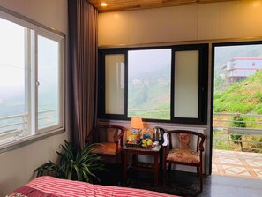 デスク、WiFi (無料)